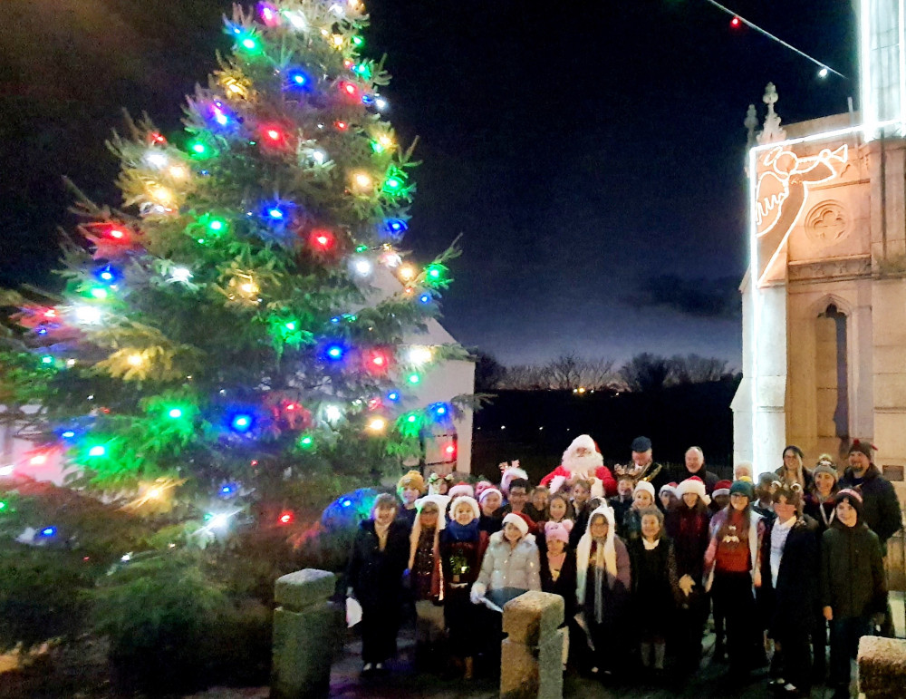 Nansloe Academy Children's Choir joined by Santa, Mayor Tim Grattan-Kane and organiser Gareth Looker.  (Image: Louise Down Photography)