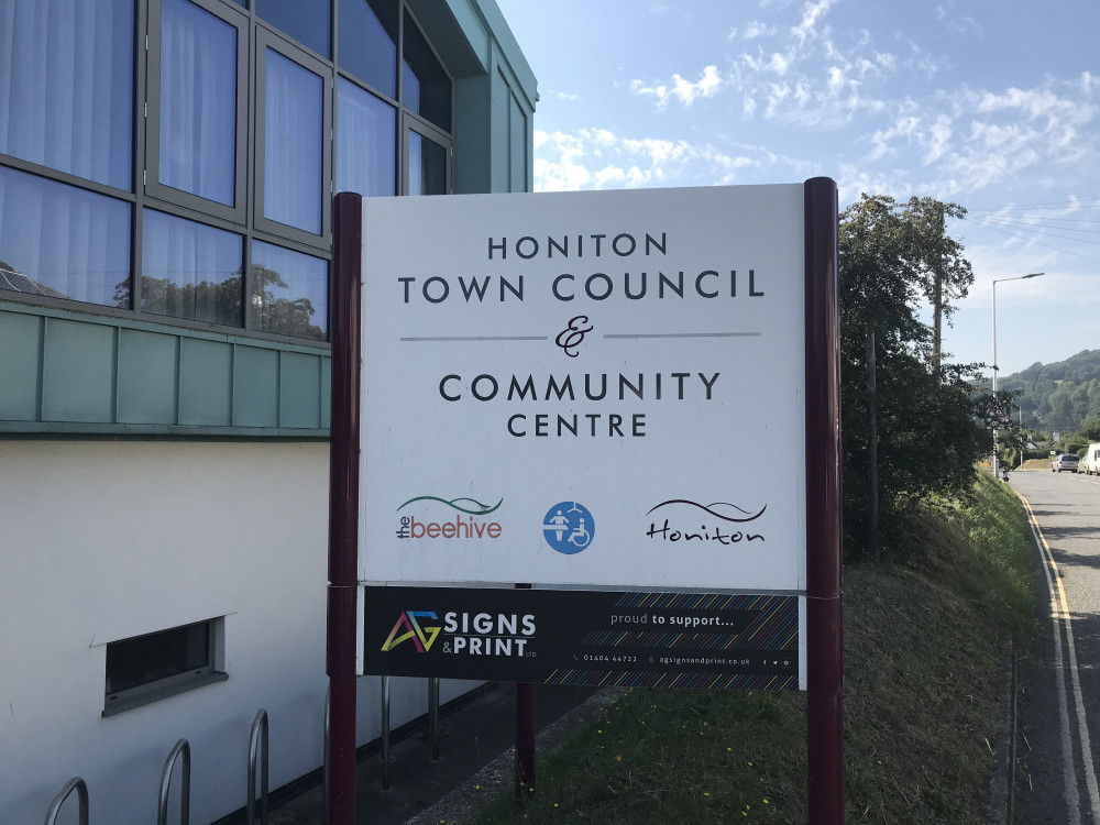 Sign outside The Beehive, Honiton (Nub News)