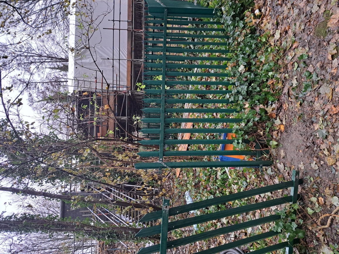 Fence access beside the River in the Town Centre (10am 19th December 2022)