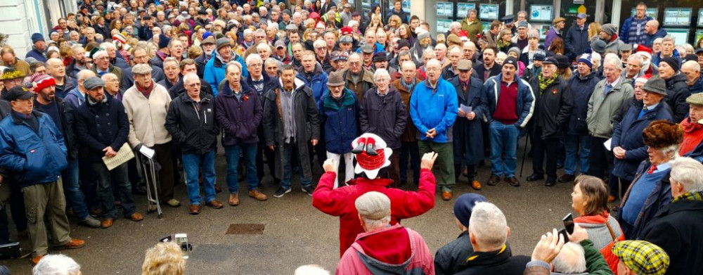 Harmony Choir Christmas Eve Parade ( Image: Falmouth Bid) 