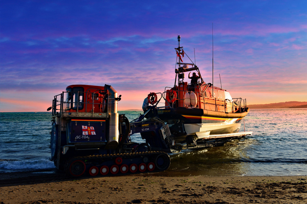 Exmouth RNLI lifeboat at dusk (RNLI)