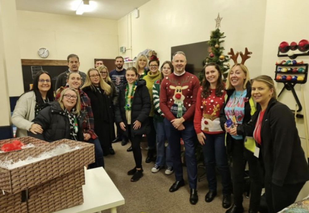 	 Housing contractors Mears, Wates Living Space, Axis, Kensa Contracting, and consultants Pellings and Potter Raper teamed up with Thurrock Council to deliver festive hampers to vulnerable residents.