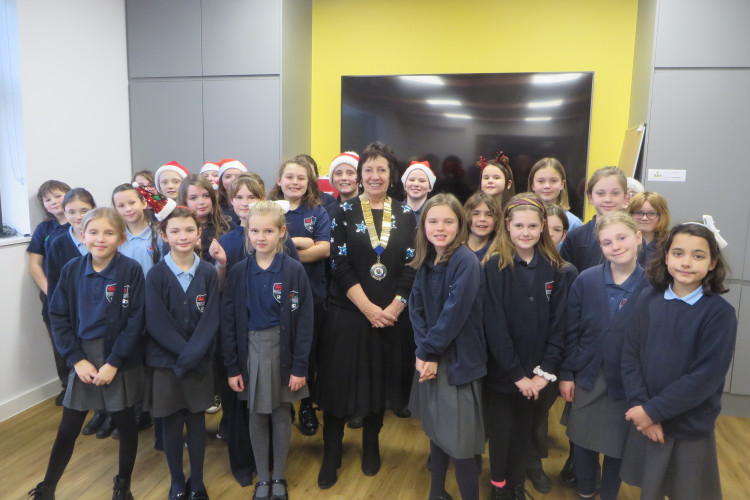 Library hosts Dinas Powys School choir
