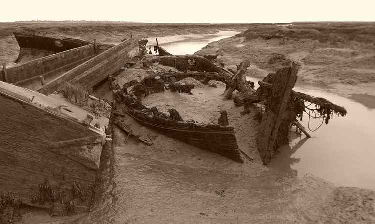The sad remains of the barge today (Creeksailor Blog)