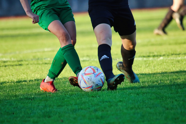 Kirsty Matthews and Nikki Saunders both scored hat-tricks in an emphatic win for Brentford Women. Photo: Alexander Fox | PlaNet Fox from Pixabay.
