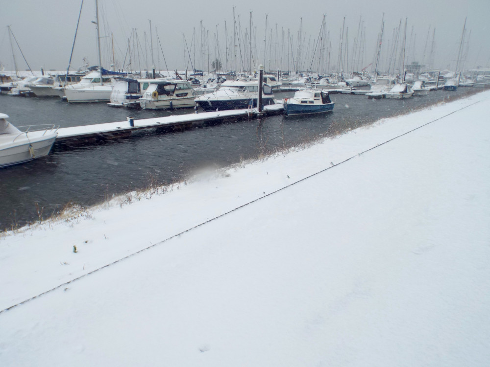 Snow will miss us Snow will miss us