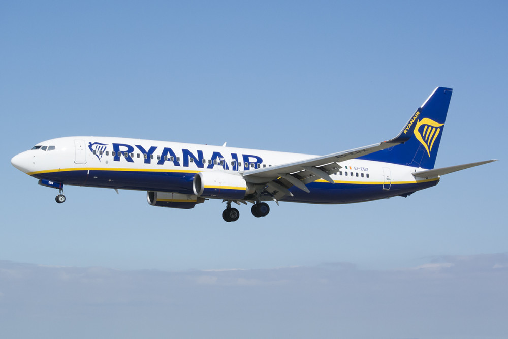 Ryanair Boeing 737 (By Michael Oldfield, CC BY-SA 4.0, https://commons.wikimedia.org/w/index.php?curid=87216124)