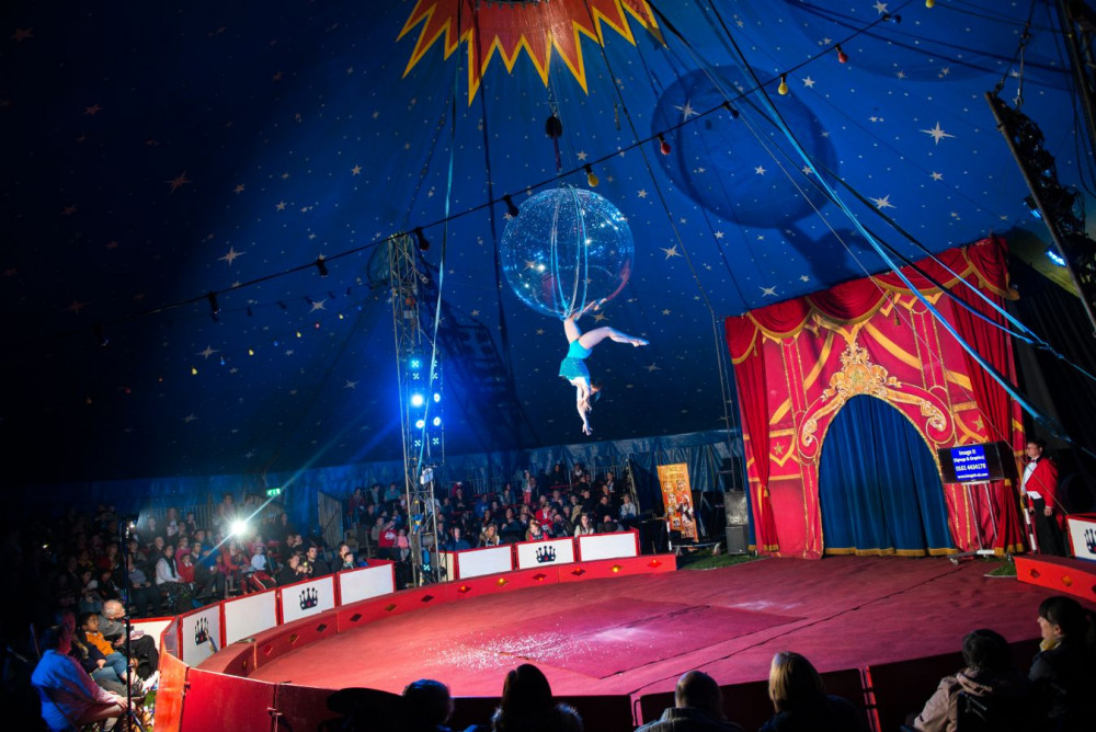 Circus Starr spreading the magic of the circus at one of their performances (Nub News.