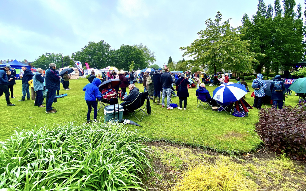 Crowds enjoying the entertainment in Coalville Park during last Summer's Platinum Jubilee celebrations. Photos: Coalville Nub News