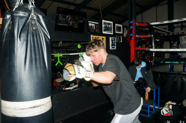 Tom Lawson training for charity boxing match (©NubNews)