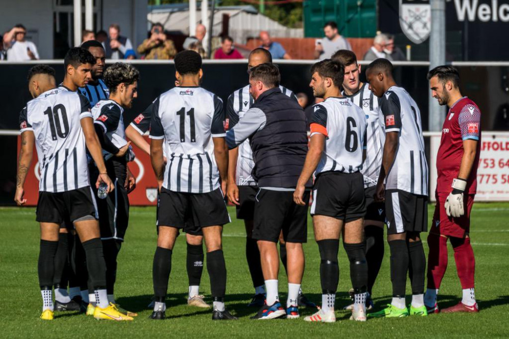 15 strong minutes from Bracknell sees Hanwell Town fall to defeat at home. Photo: Hanwell Town.