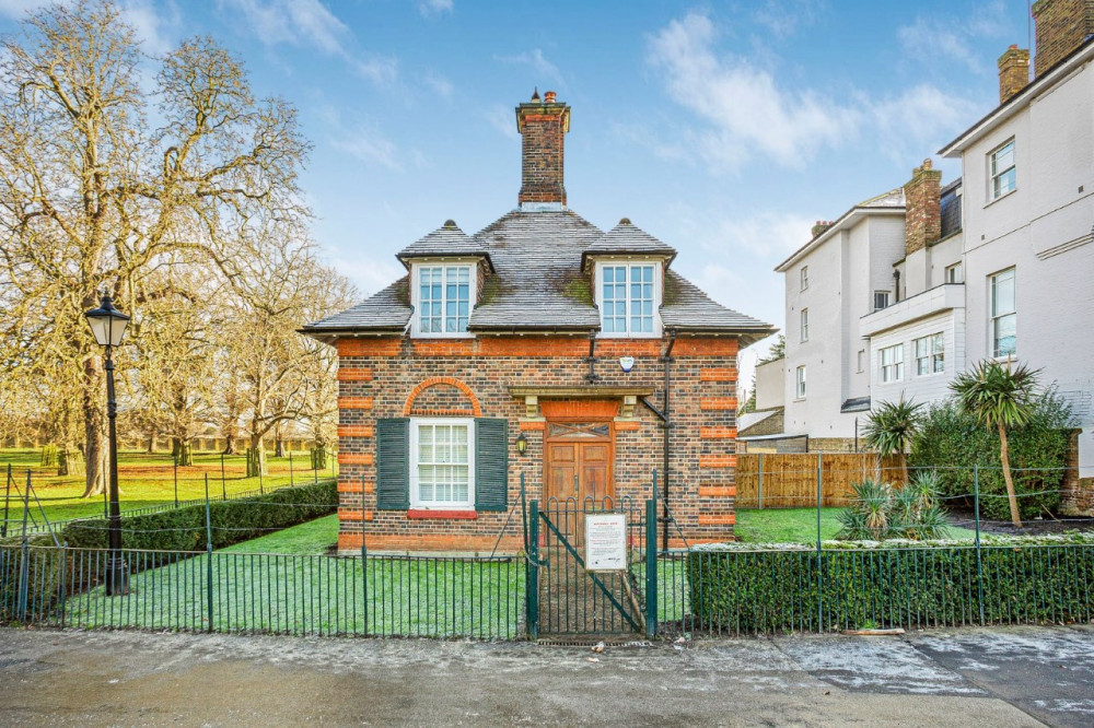 A rare opportunity has risen to rent a historic gatehouse in Bushy Park, Nub News can reveal (Credit: Savills)