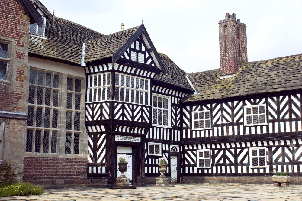 Adlington Hall's Courtyard. The 14th century site is located on Mill Lane, Adlington, Macclesfield. (Image - John Swallow CC 3.0 Unchanged bit.ly/3Xhv139)