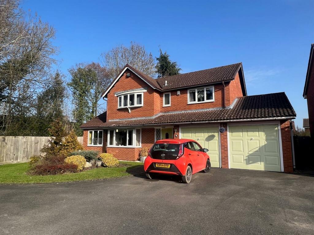 This week we have looked at four-bed detached home on Garlick Drive currently on the market for £649,995 with Julie Philpot Residential This week we have looked at four-bed detached home on Garlick Drive currently on the market for £649,995 with Julie Philpot Residential