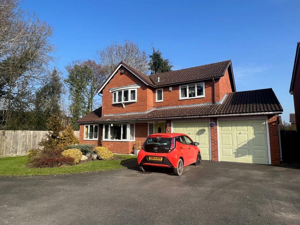 This week we have looked at four-bed detached home on Garlick Drive currently on the market for £649,995 with Julie Philpot Residential