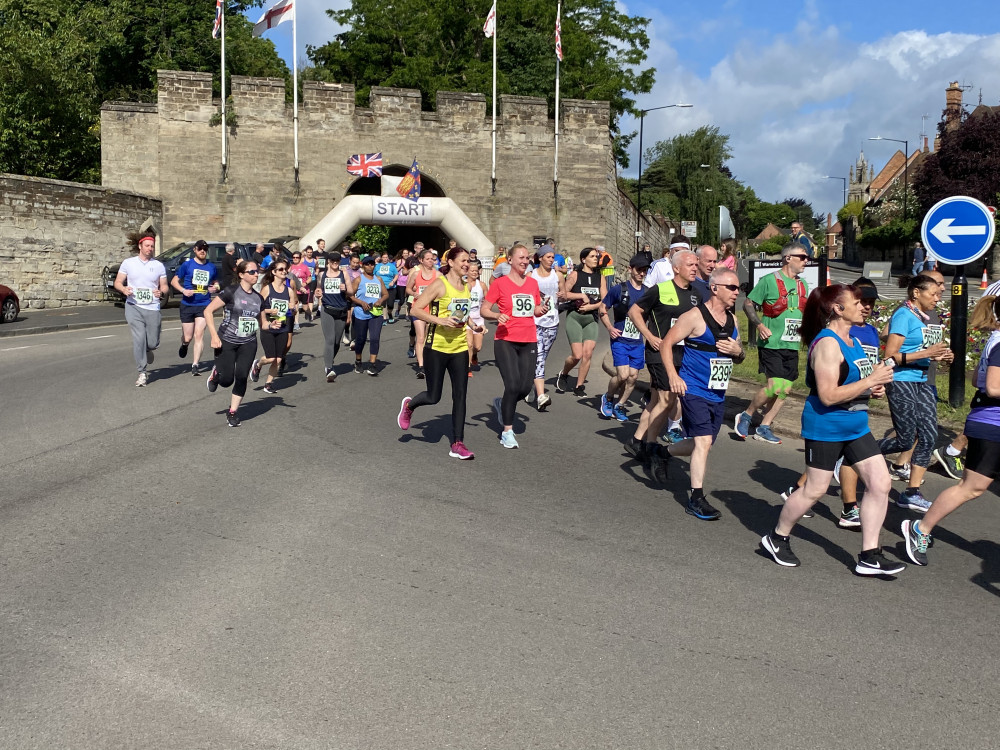 Runners set off from Warwick Castle at the start of the 2022 Two Castles Run (image by James Smith)