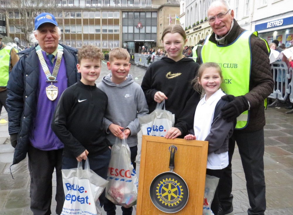 Year 6 winners from Aylesford Primary School (image via Rotary Club of Warwick)