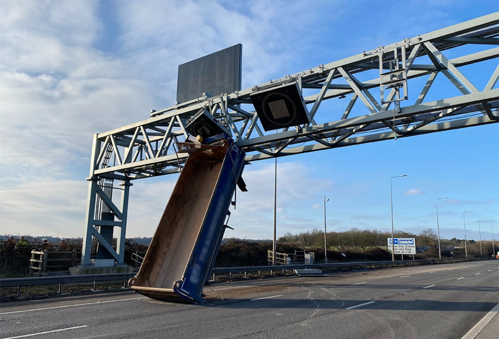 The tipper bed hit the gantry 