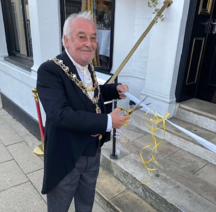 Councillor Ogg cutting the ribbon (Photo: Michael Pearlman)