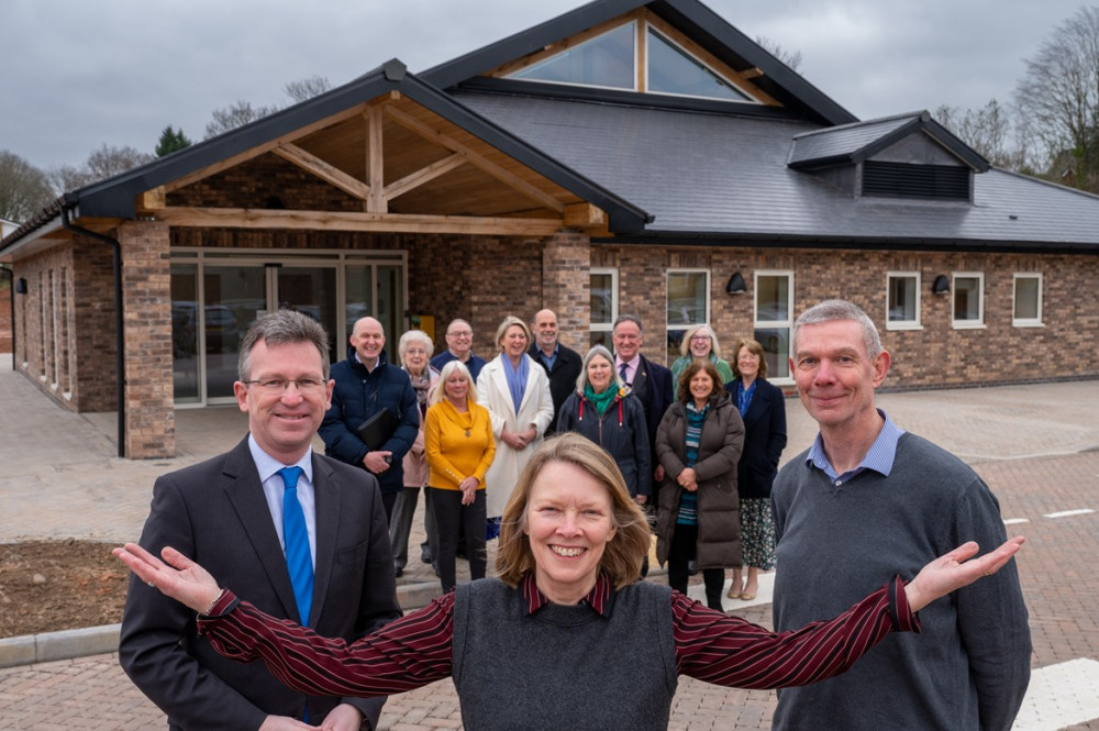 Sir Jeremy Wright MP, Burton Green Village Hall chair Cheryl Wall, and HS2 senior project manager Alan Payne, pictured with trust members in front of the new facility (image via HS2)