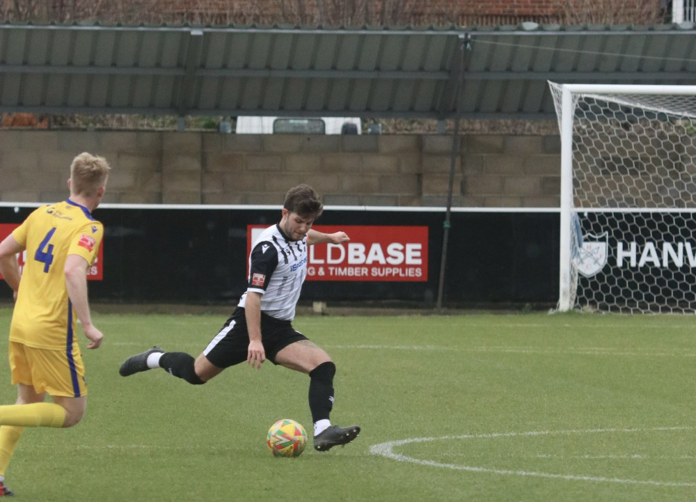 A penalty sees Hanwell Town's winless run extends to six matches. Photo: Hanwell Town.