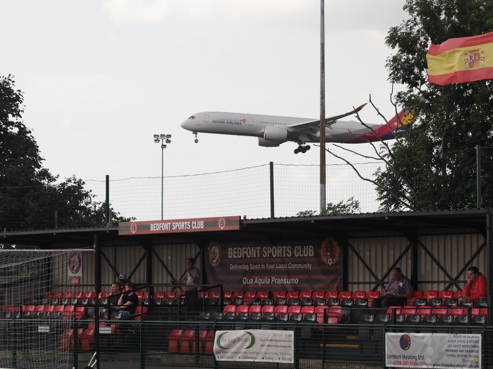 Brentford Women look to get over 1,010 people at their game against Richmond Park. Photo: Ungry Young Man.