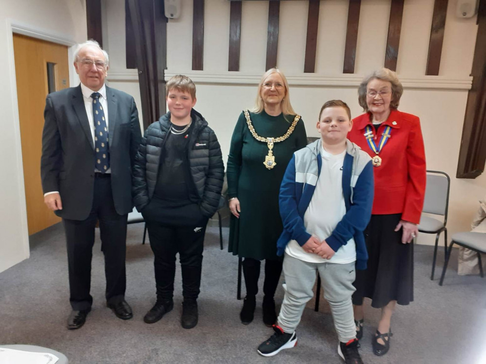 Cheshire's PCC, John Dwyer with Sandbach Mayor, Marjorie Newton and the two boys who found the wreaths. 