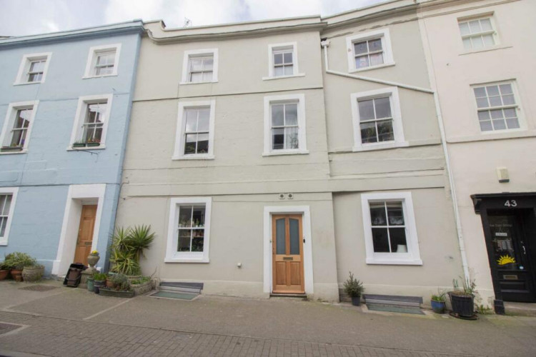 This one bedroomed flat has a large sash window at the front
