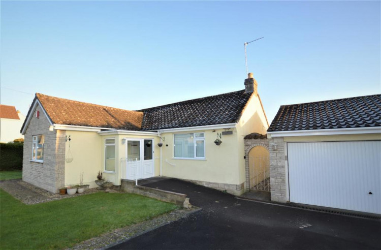 There is no onward chain for this Priory Close Midsomer Norton property