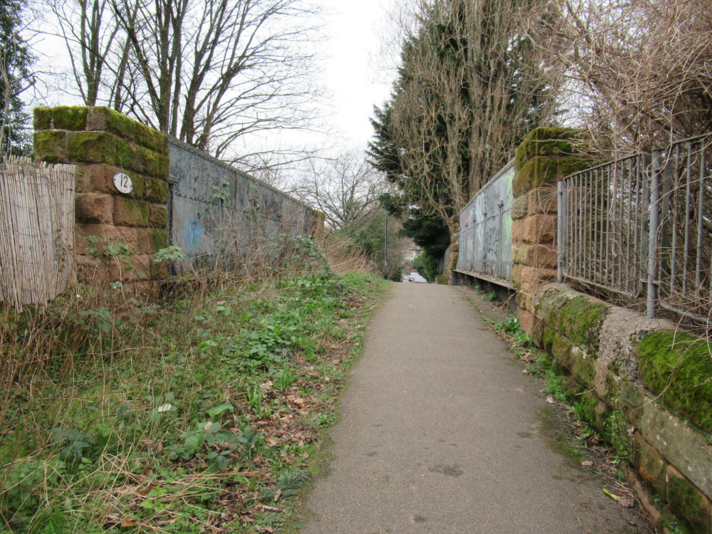 The footbridge between between Clarke’s Avenue and Farmer Ward Road will be converted to cycle use (image via Warwickshire County Council)