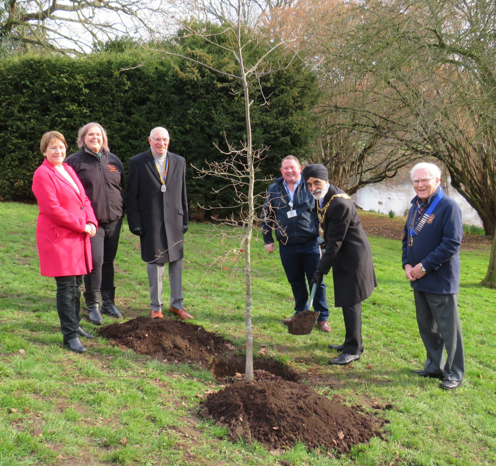 From left - Elaine Dixon, Kirsty Hooper, Keith Talbot, The Mayor Cllr Parminder Birdi Singh, Matt Halford, Peter Amis (image via Rotary Club of Warwick)