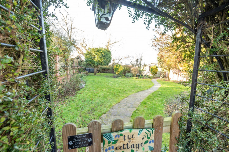 Quintessential Suffolk Cottage (Picture: Chapman Stickels)