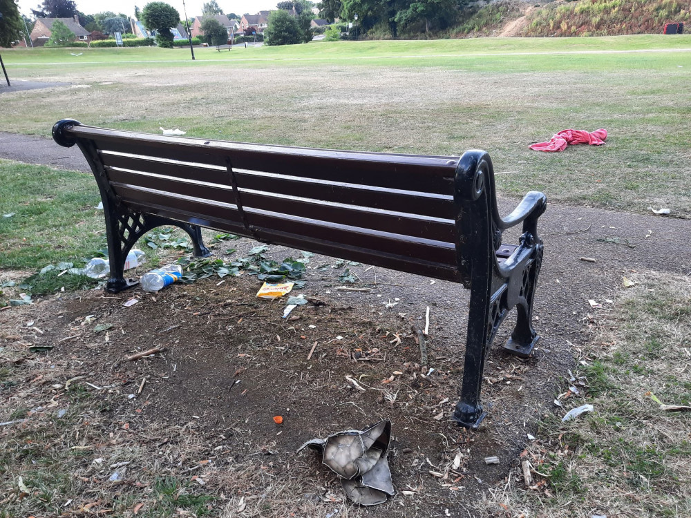 Litter is frequently found in Oakham's green spaces. Image credit: Nub News. 