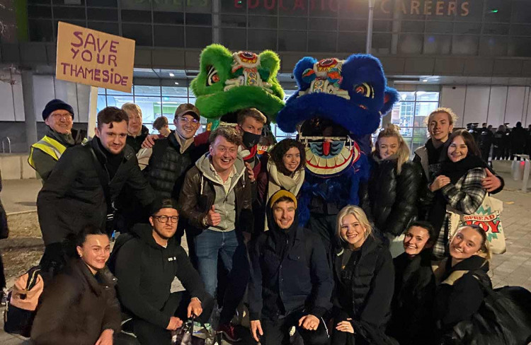 A vociferous protest was held outside the Town Hall recently when hundreds of campaigners lobbied councillors in a bid to 'Save the Thameside'. 