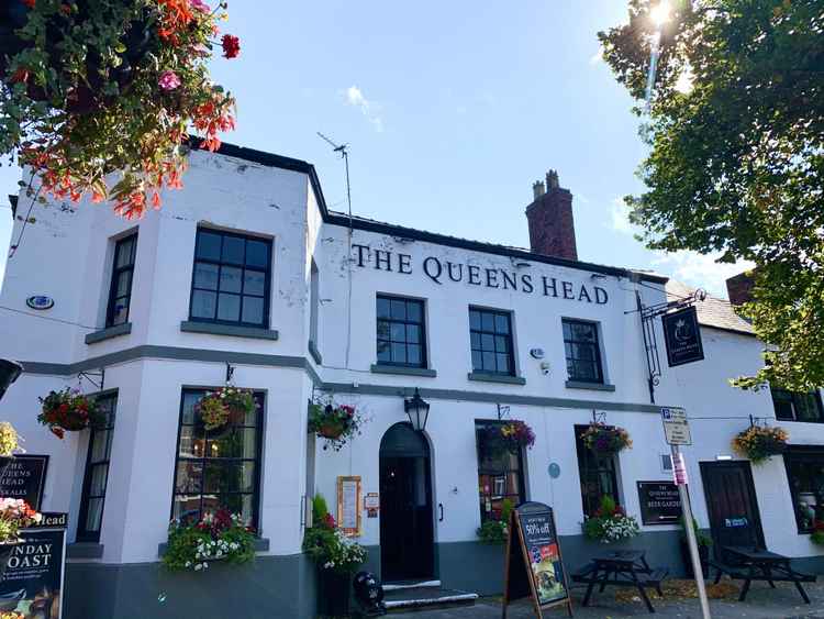 The Queens Head pub, Frodsham. Image taken before lockdown restrictions came into force.