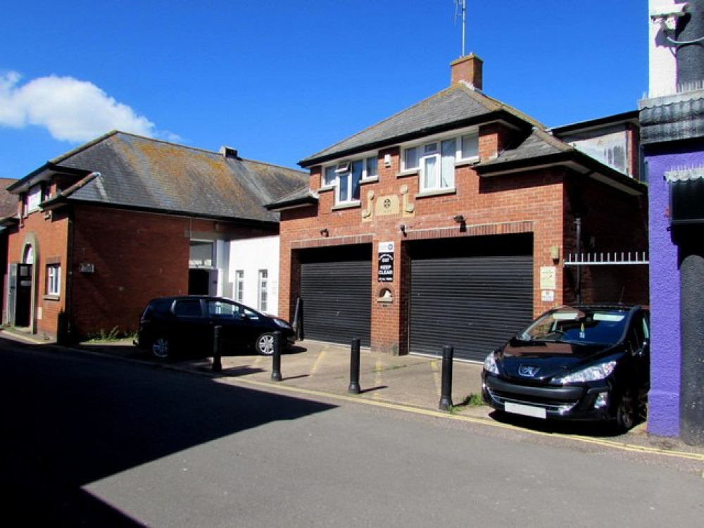 Bastin Hall, left, with ambulance garage, right, on Elm Grove, Exmouth (cc-by-sa/2.0 - © Jaggery - geograph.org.uk/p/5092628)