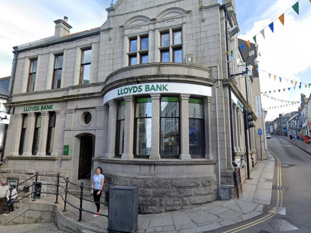 The last bank that was open in Helston (Image: Lloyds Bank - Google) 