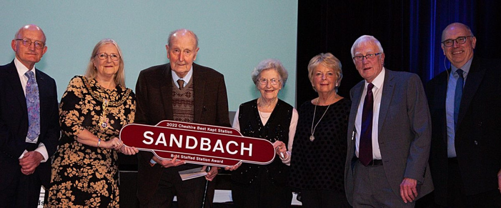 FOSS and Sandbach Mayor, Cllr Kathryn Flavell picking up the award. 