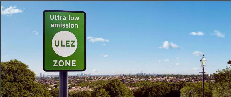 Low Emission Zone reminder road sign.