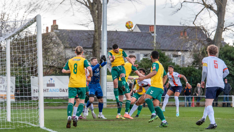 Hitchin Town 1-0 Stratford Town: Report by Pipeman, photographs by Peter Else