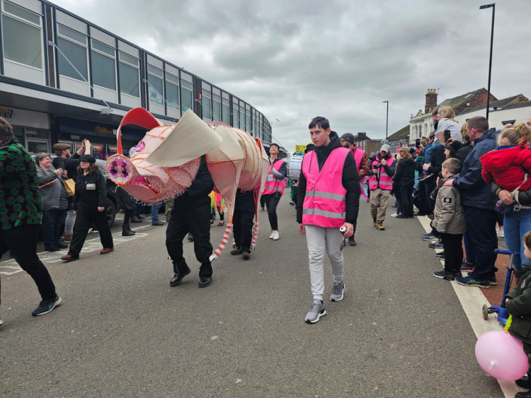 The parade through The Strand was led by a giant pig puppet (Nub News).