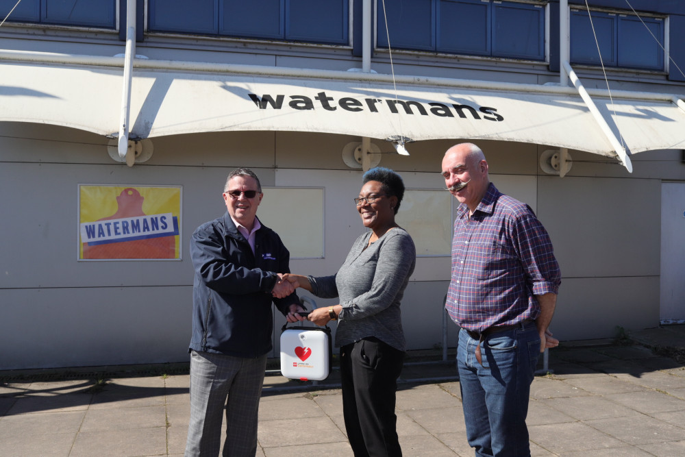 Watermans presented with the defibrillator. Photo: Watermans.