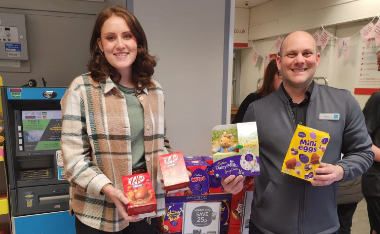 East Cheshire Hospice Fundraiser Lisa Ball and Co-op Ivymeade Store Manager David Dundas. (Image - Louise Little)  