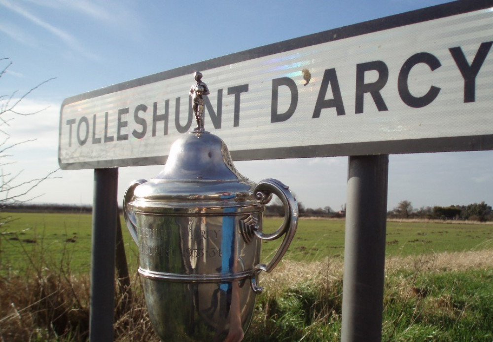 TThe olleshunt D'Arcy Memorial Cup TThe olleshunt D'Arcy Memorial Cup
