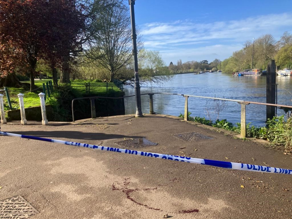 Emergency services raced to a busy road near the Thames this morning after two cyclists were involved in a collision with each other.