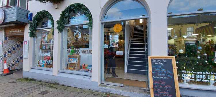 The shop is located at 44 High Street
