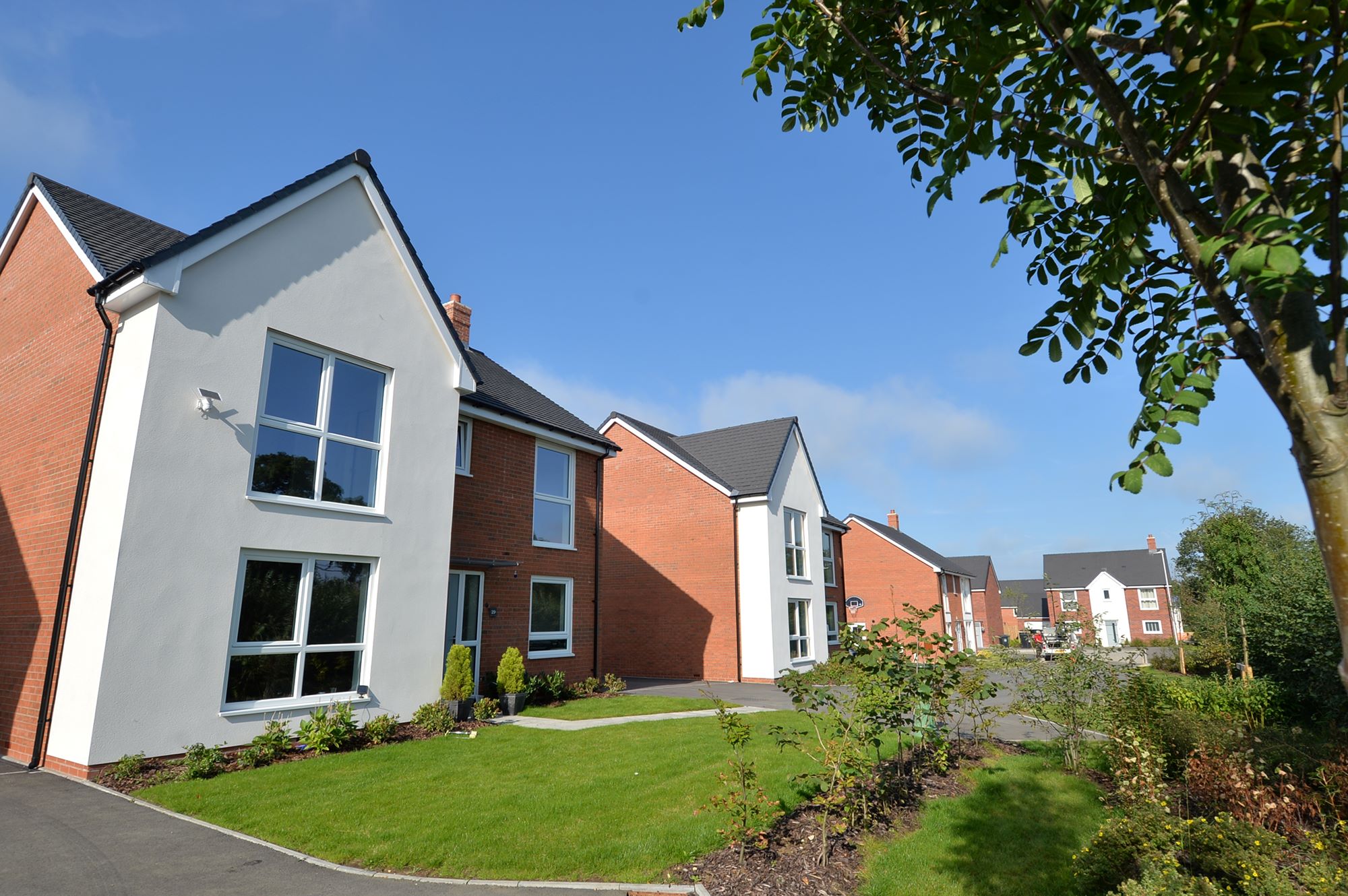 A street scene at Bellway’s Kings Grove development in Lighthorne Heath, where the final homes are for sale.