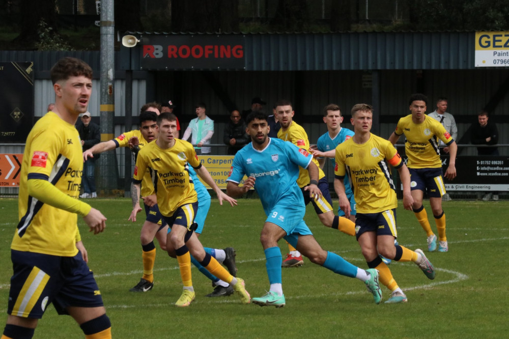 Hanwell Town ended their five-match winless run against Winchester City. Photo: Hanwell Town.