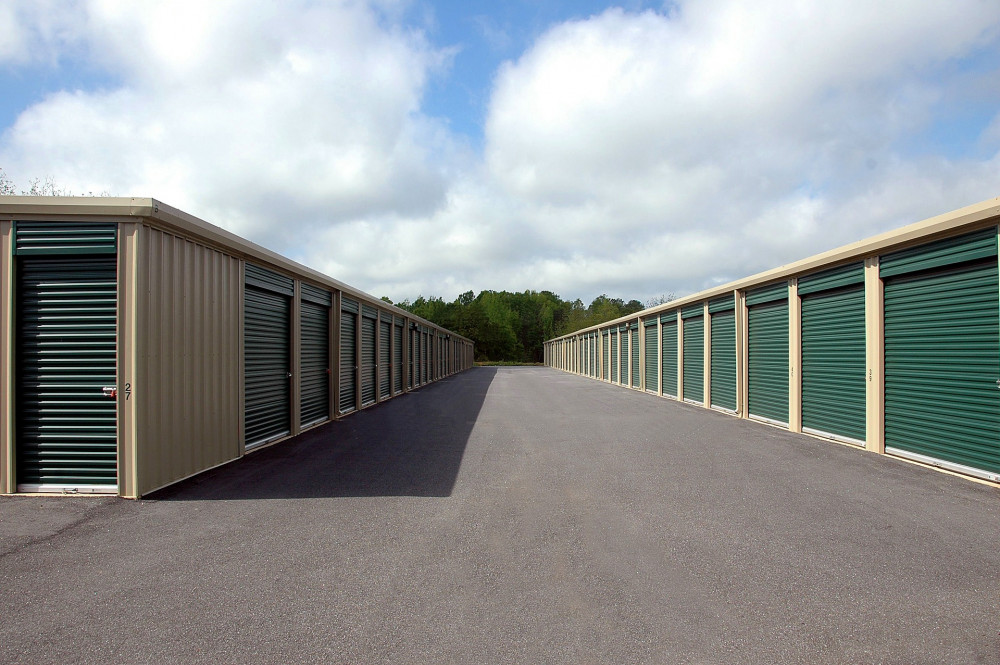 BoozeLondon Ltd are looking to use a storage unit as their base. Photo: Paul Brennan from Pixabay.