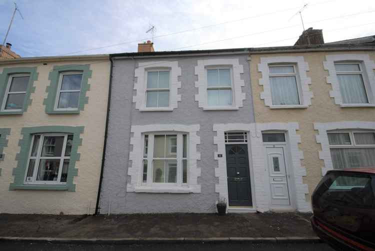 This newly refurbished property is located on Cowbridge High Street